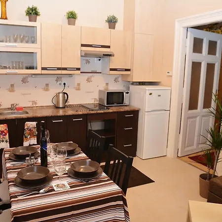 Sunny Apartment *